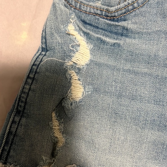 Hollister High Rise Vintage Shorts - Picture 4 of 5